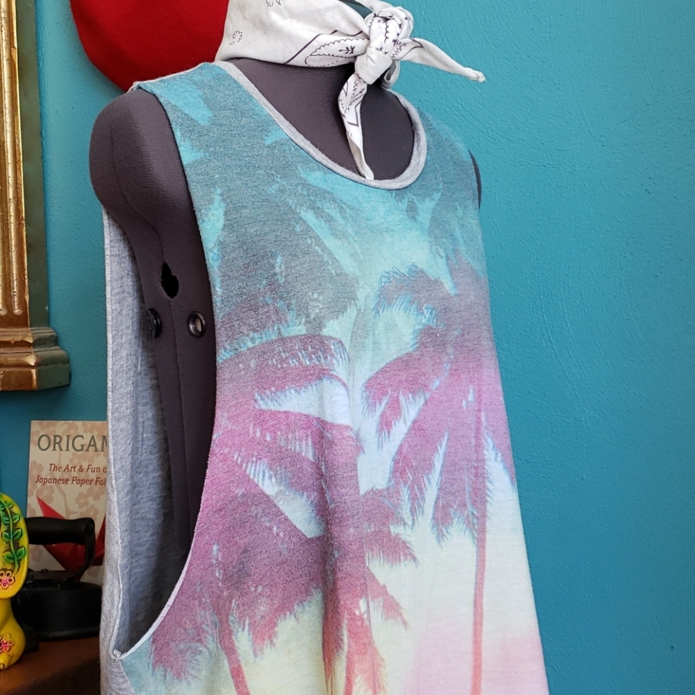F21 Beachy Vibes Cut-Out Tank - Palm Treeeeees - M - Picture 3 of 12